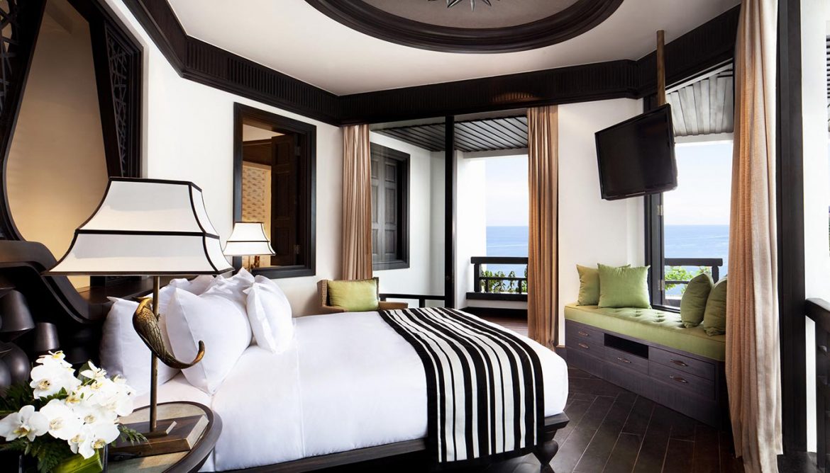 1_Son_Tra_Terrace_Suite_King_Bed